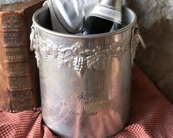 MOET & CHANDON Vintage französischer Metall Champagner, Weinkühler, Eiskübel. Geprägte Trauben und eingraviertes kultiges Logo. Viel benutzt! Toll!!