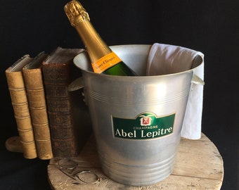Balde de champanhe ABEL LEPITRE dos anos 1950, balde de gelo para vinho e champanhe. Logotipo elegante em um dos lados. Ideal para uso industrial, em bares, bistrôs, publicidade e decoração. Vaso.