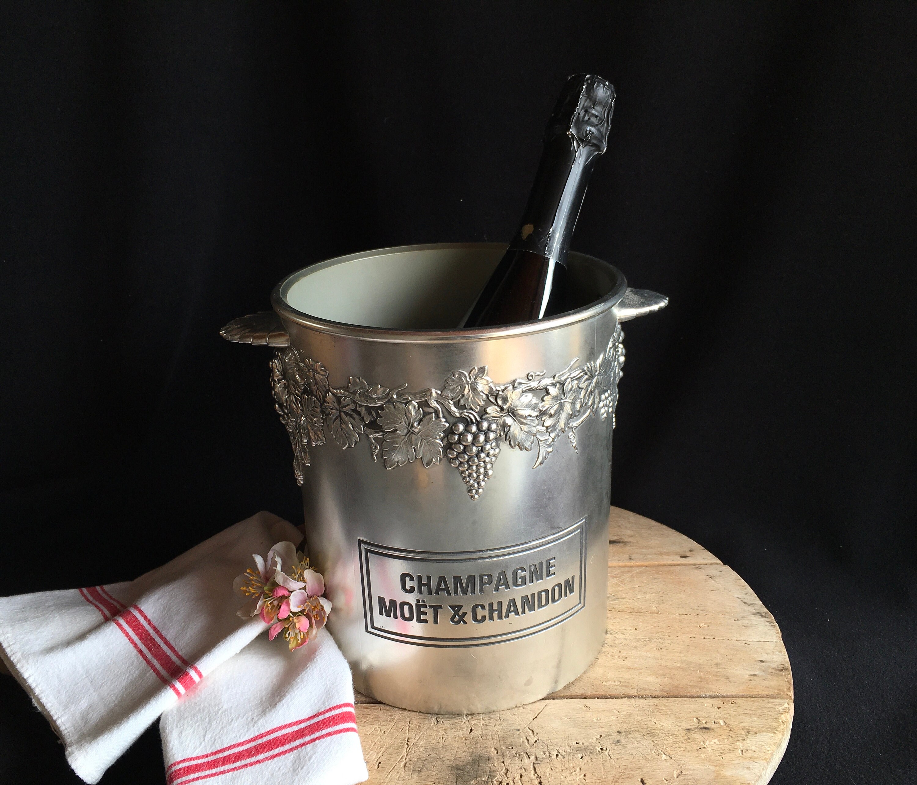 Moet & Chandon Millésime Français Champagne, Refroidisseur de Vin, Seau à Glace. Décoré Feuilles Vig