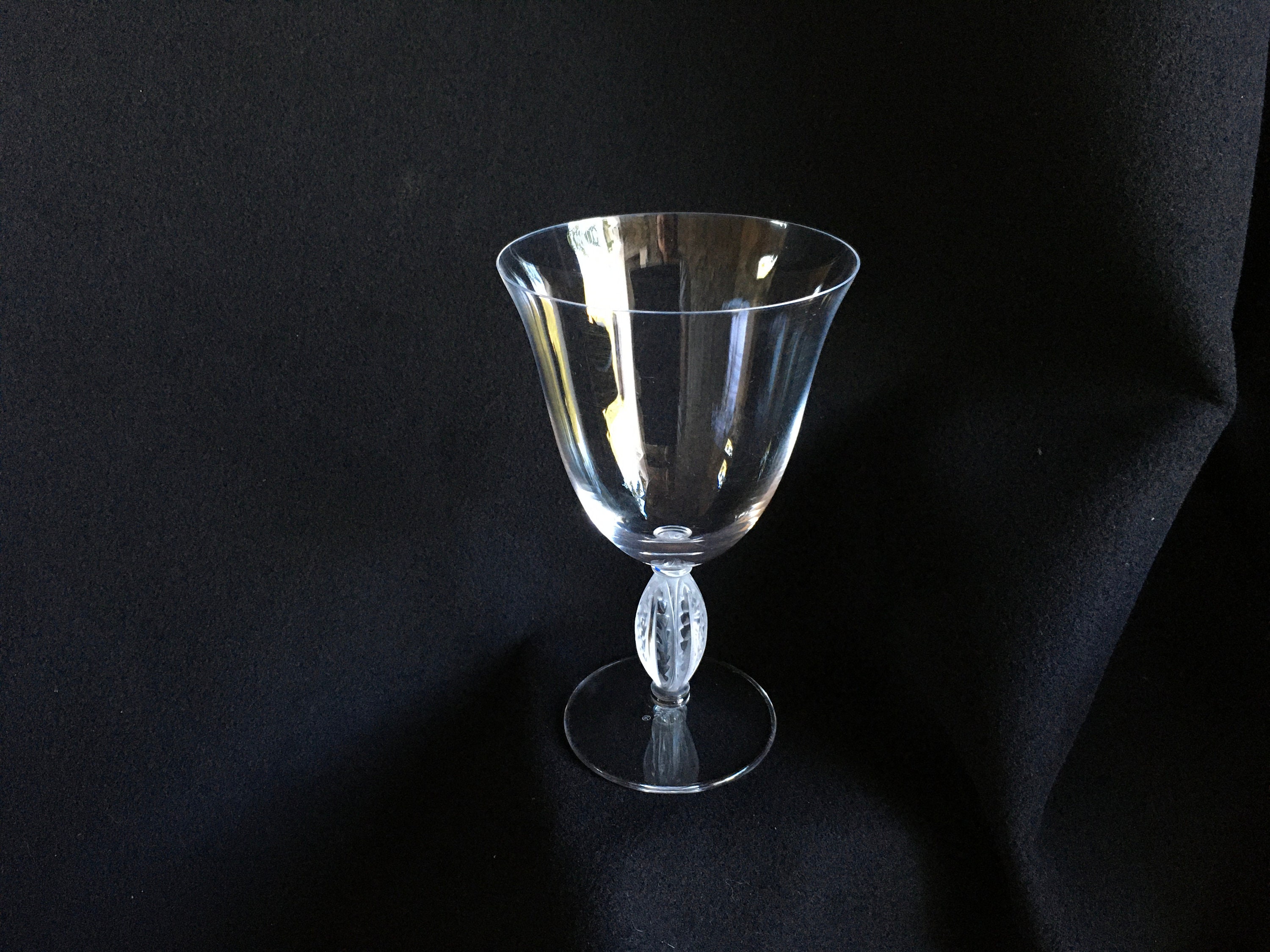Cristal Lalique Verre d'eau ou de Vin Signé.