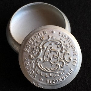 Antique French little aluminium box. Sucre EDULCOR Paris, recommended for diabetes patients. Lovely to add to a little collection