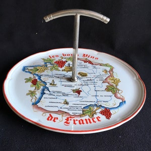 Vintage französische KÄSE-Platte. Karte von Frankreich mit den Namen der Weinregionen mit den Namen der dort produzierten Weine. Hergestellt von Moulin de Loups Frankreich