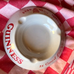 1980’s ceramic “GUINNESS” ash tray, ashtray. Made by Moulin Des Loups, France. Bar, bistro, advertising, retro, collectable, man gift