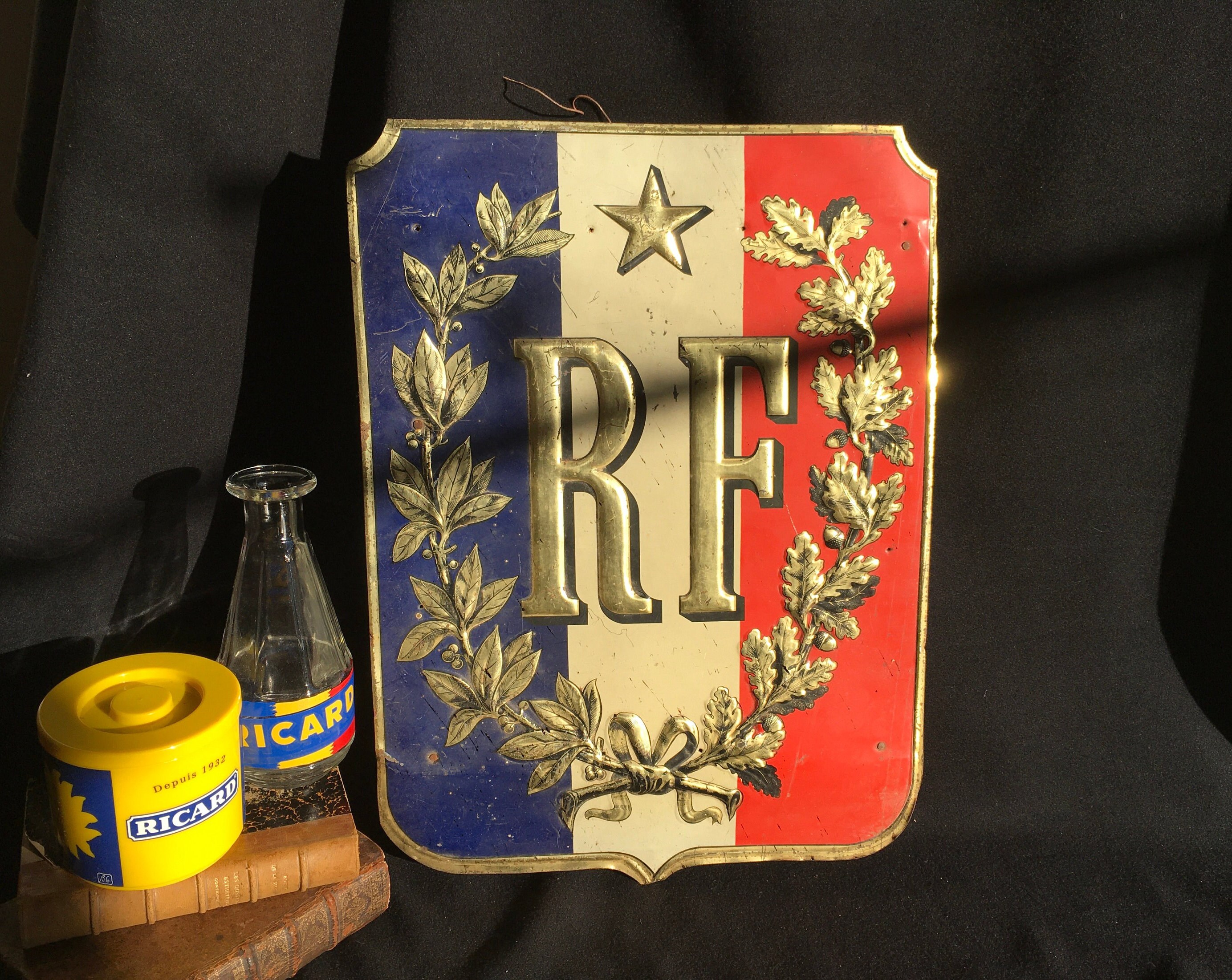 Porte-Drapeaux, Français Vintage, Ceux-Ci Étaient et Sont Toujours Par Endroits, sur Les Marie, Mair