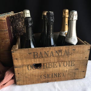 Boîte / caisse en bois vintage française BANANIA. Est-ce que Banania est écrit des 2 côtés ainsi que COURBEVOIE (SEINE)