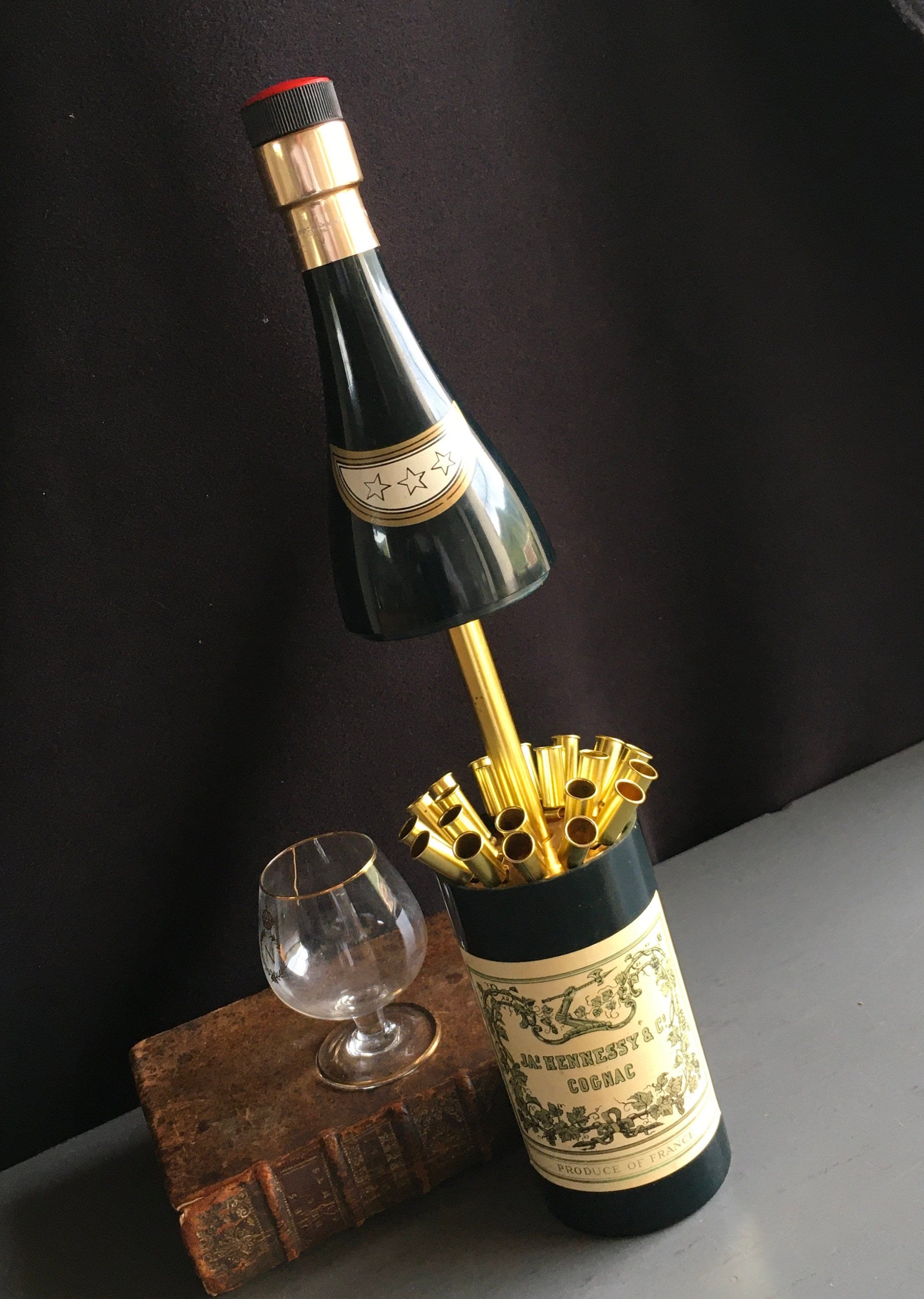 hennessy bottle cigarette holder HENNESSY Cognac MUSICAL ZIGARETTEN Spender. Mann Höhle, Geschenk,  Sammlerstück, Mid Century European, Retro, Bistro, Bar, Werbung Brandy