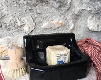 Original ART DECO Keramik Seifenschale. Französisch. Wand montiert, tolle Vintage Zustand abgesehen von kleiner Reparatur an einer Ecke