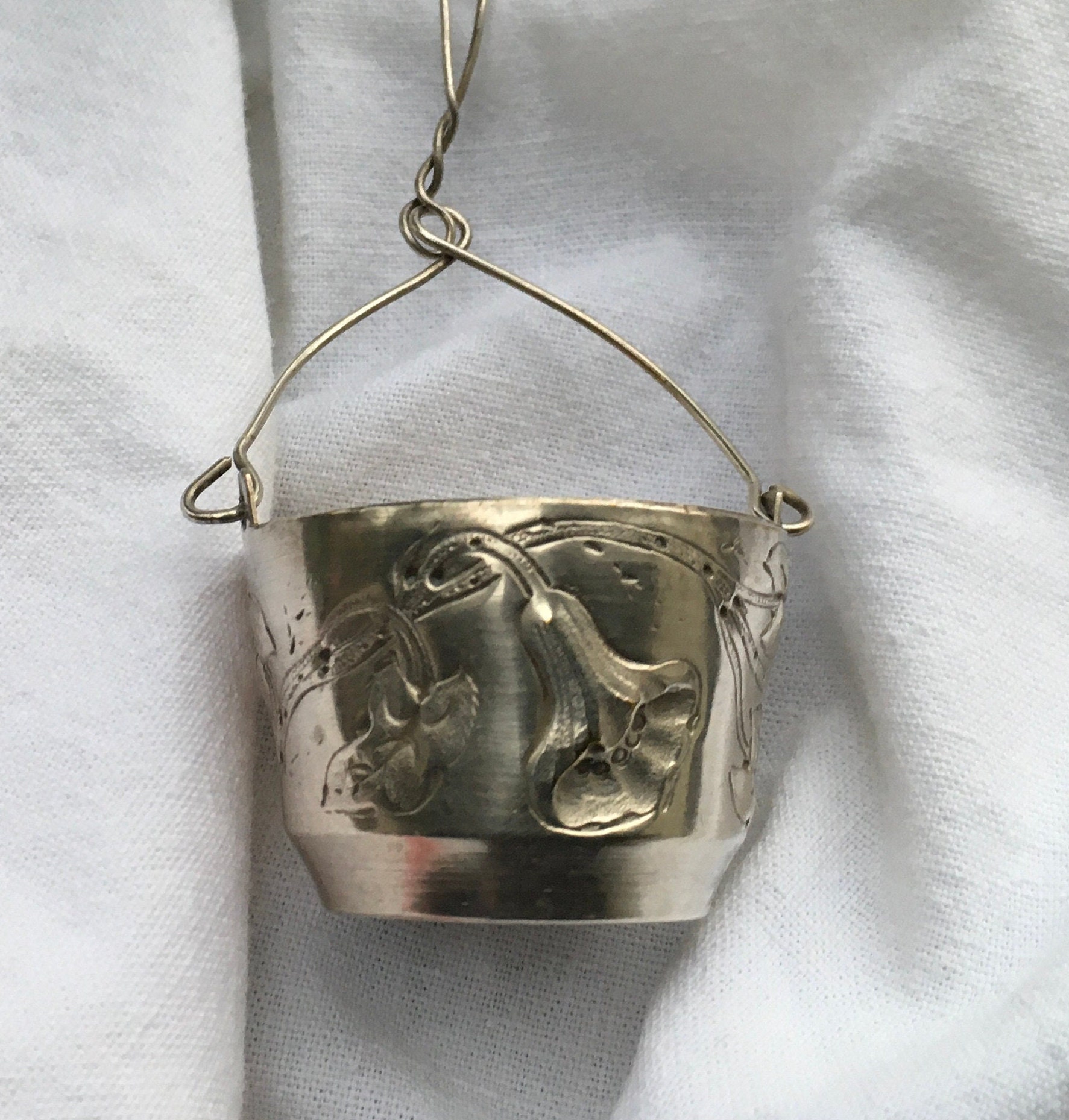 Art Nouveau Passoire à Thé Plaquée Argent de Collection Antique Français Années 1930. Thé Haut. Déco