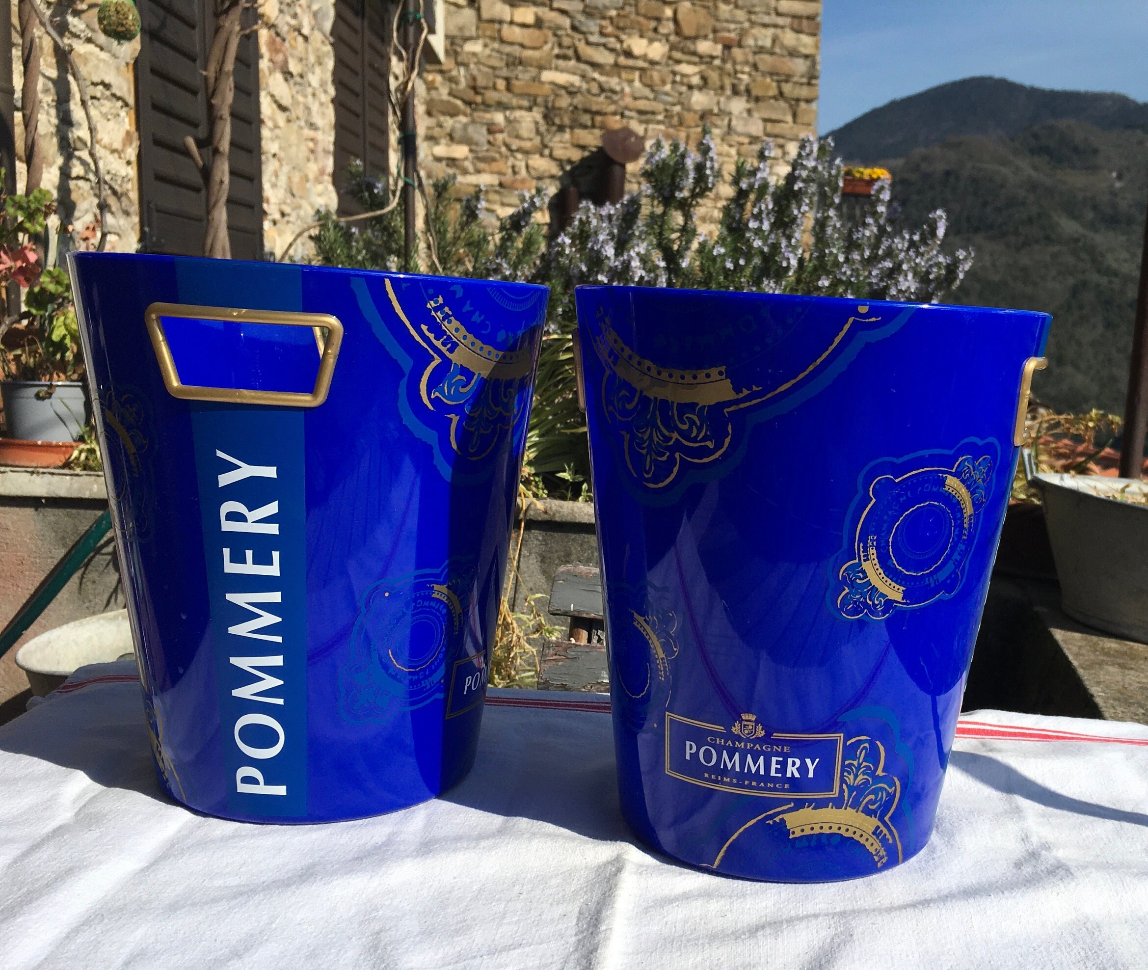 2 Seaux à Champagne Pommery Millésimés, Glacière, Seau Glace. Pommery Marque Bleu avec Des Décoratio