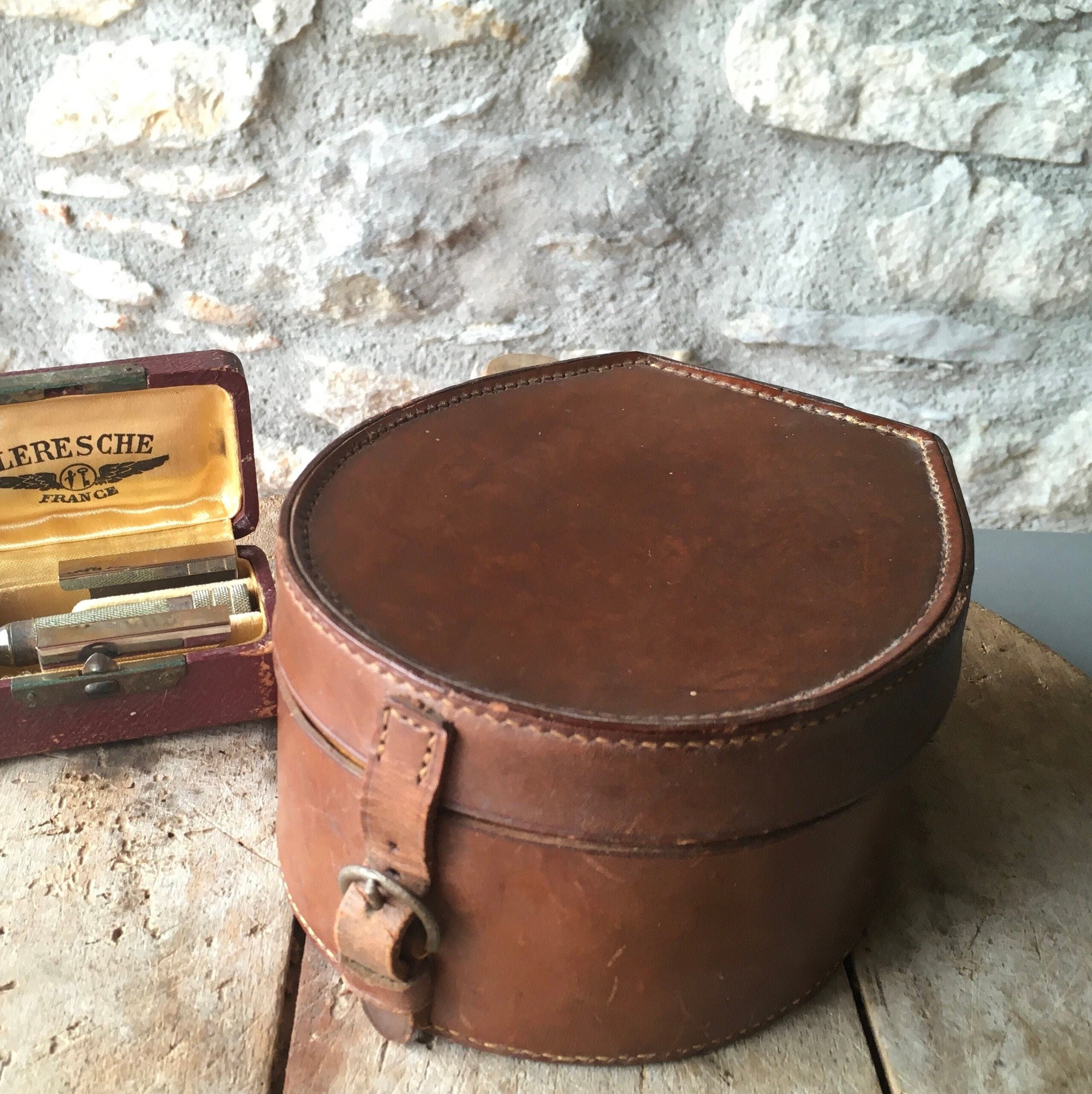 Vintage Col en Cuir Boîte Chaussure de Cheval Forme. État Fabuleux. 1 Collier d'origine et Quelques 