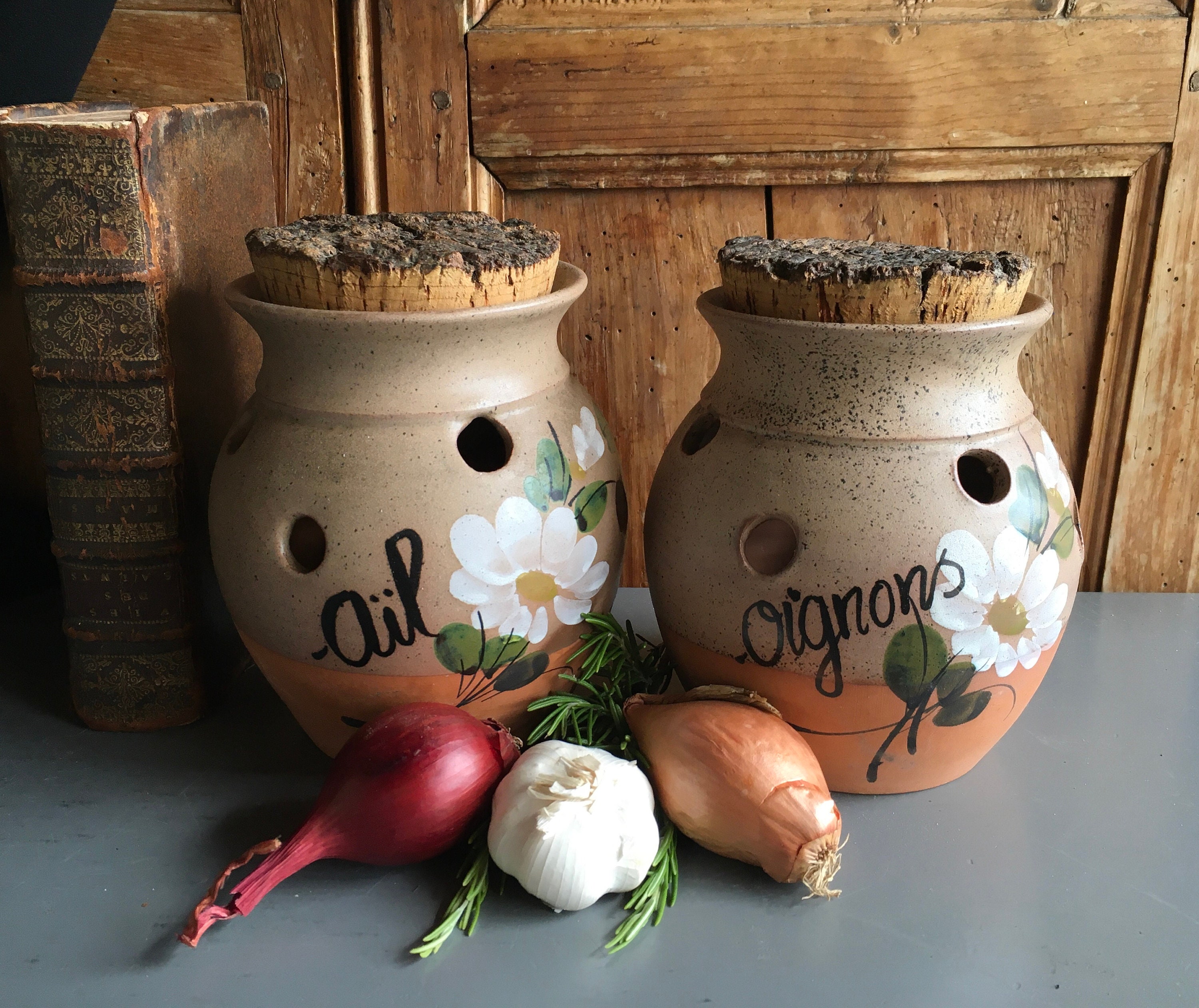 Pots Provençaux d'ail et d'oignon en Terre Cuit. Aïl Oignons d'autres Termes. Français Vintage. Couv