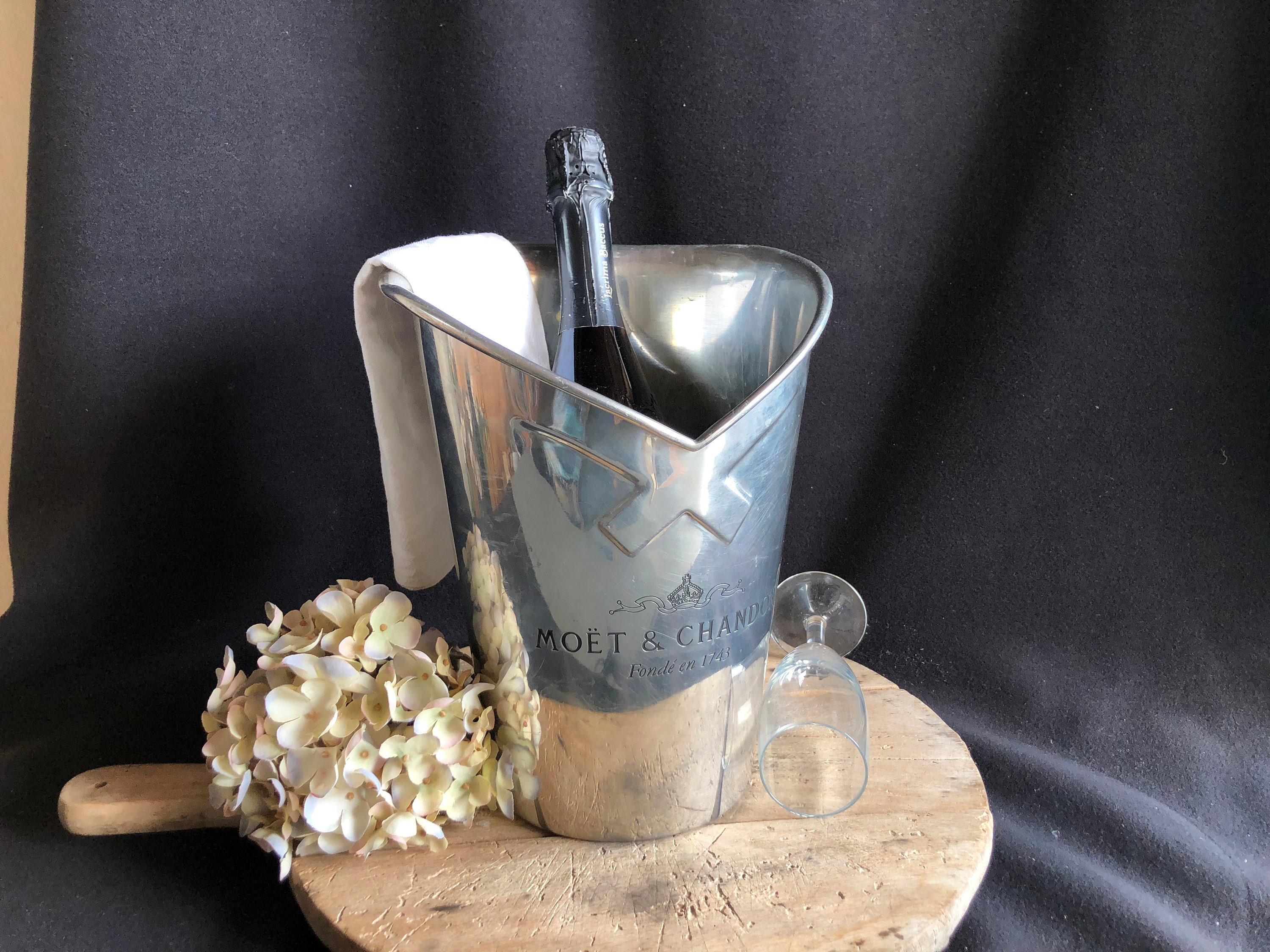 Pewter Moet & Chandon Champagne, Refroidisseur de Vin, Seau à Glace. Logo Iconique Gravé. Cravate De