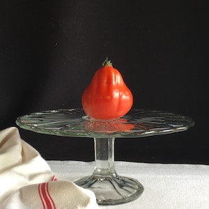 Vintage kakfat med fot i franskpressat glas, piedestal