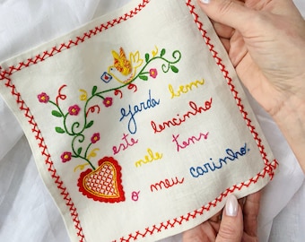 Kit de broderie portugais Lenço dos Namorados – Ensemble de broderie pour mouchoir d'art populaire