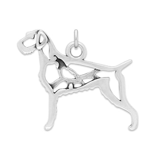 Peut inclure: Breloque en argent en forme de Braque Allemand à poil court. Le charme est découpé, créant une silhouette délicate du chien.