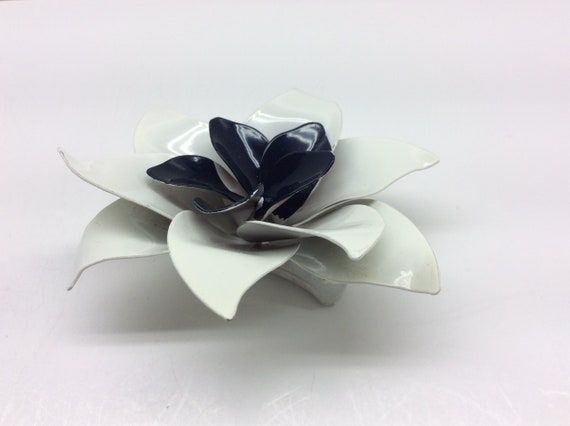 Lisner’s, Stunning Flower Brooch,Never Worn, Vint… - image 2