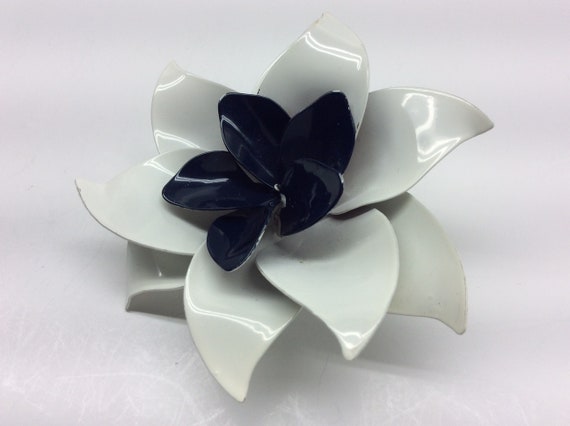 Lisner’s, Stunning Flower Brooch,Never Worn, Vint… - image 3