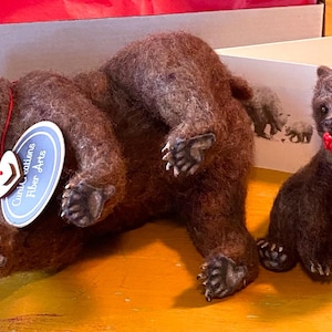 Needle Felted Grizzly Bear Mama and Cub Made-to-Order, Woodland Animal, Fiber Art, One of a Kind, Unique, Nature Decor image 3