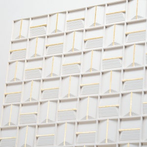 Arte murale minimalista Semplicità ed eleganza scultura murale a strisce dorate