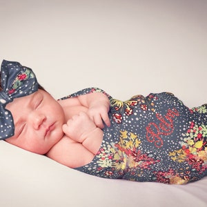 Swaddle Set Mädchen personalisierte Decke und Stirnband Lavendel Floral monogrammiert für Baby-Mädchen-Decke
