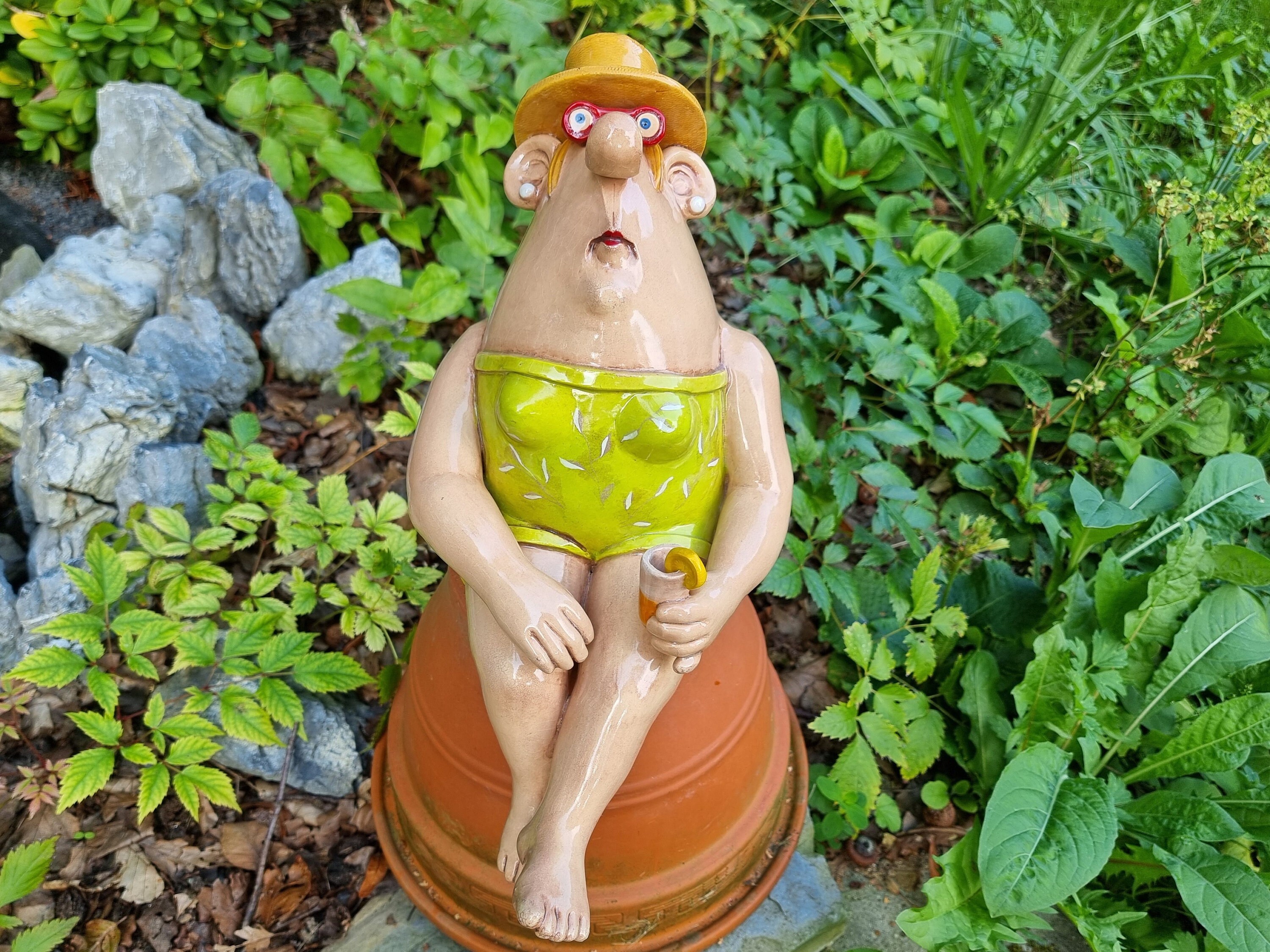 Elfriede, Gartenkunst Keramik, Keramikfigur lustig, Gartenkeramik Unikat, Geschenkidee Garten, Geburtstagsgeschenk, witzige Gartendeko Frau