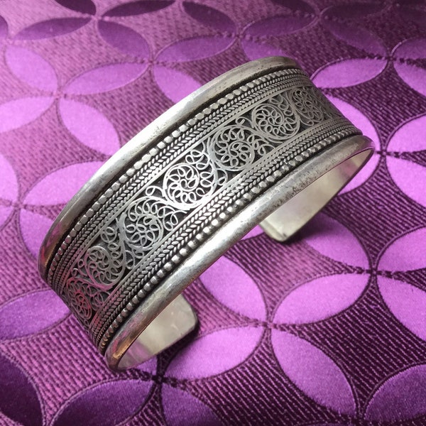 Beautyful Bangle from Nepal with excellent filigree Work