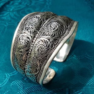 Beautyful Bangle from Nepal with excellent filigree Work