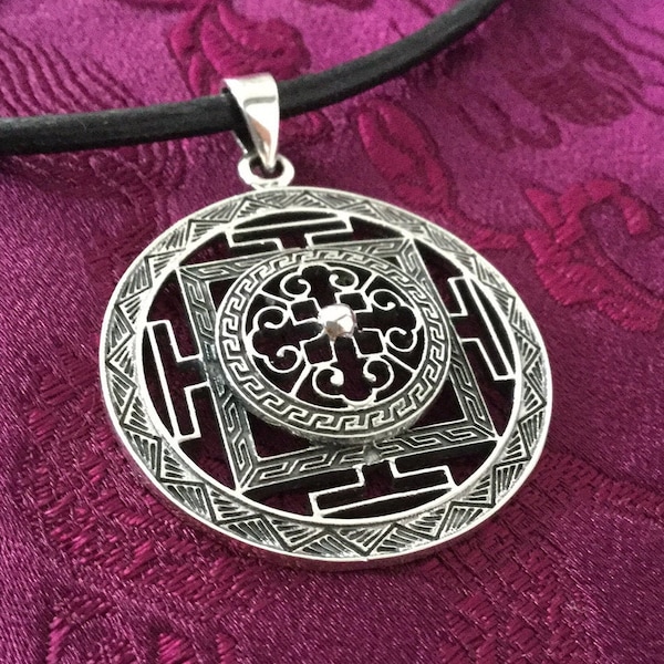 Amulet Pendant from Nepal KALACHAKRA MANDALA 925 Silver, very fine Handwork