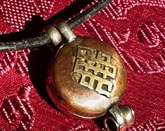 Tibet. Opening amulet pendant, copper Gau, Ghau NEPAL with endless knot