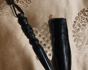 Magischer schamanischer tibet. Phurba dunkles Eisen & Yak-Leder aus Nepal