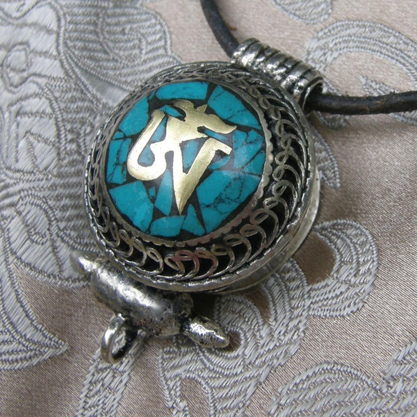 Great Tibet. Amulet, GAU from NEPAL in Silver & Turquoise with OM