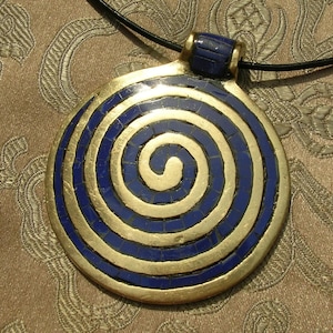 Wunderschönes großes AMULETT /Anhänger aus Nepal Spirale/Schnecke Lapislazuli