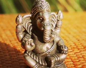 Mini statue de Ganesha, de très belle facture, une miniature du Népal