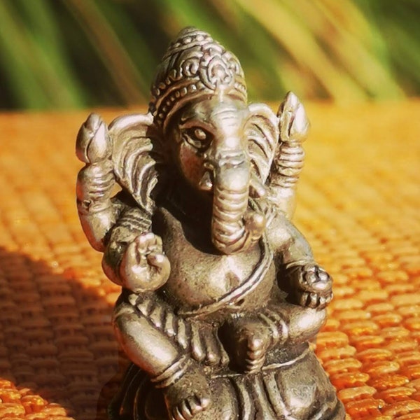 Mini Ganesha Statue, sehr fein gearbeitet, eine Miniatur aus Nepal