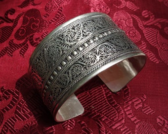 Beautiful wide SILVER bangle from Nepal, filigree handwork