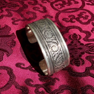 Beautyful Bangle from Nepal with excellent filigree Work