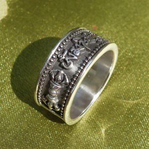 Dreamlike solid Ring with Mantra "Om Mane Padme Hum" 925 Silver from NEPAL