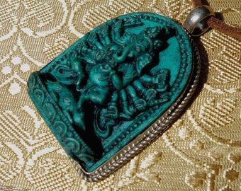 Ganesha-amulet met 1000 armen in turkoois · Hanger met olifantengod uit Nepal