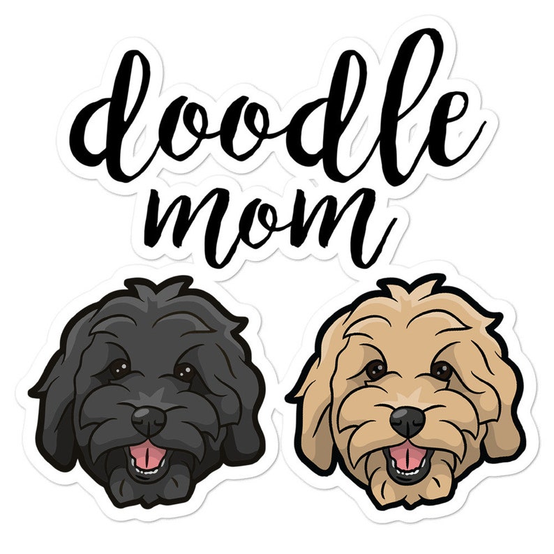 K&ouml;nnte beinhalten: Doodle Mom Text mit zwei Cartoon-Pudelhunden, einem schwarzen und einem hellbraunen.