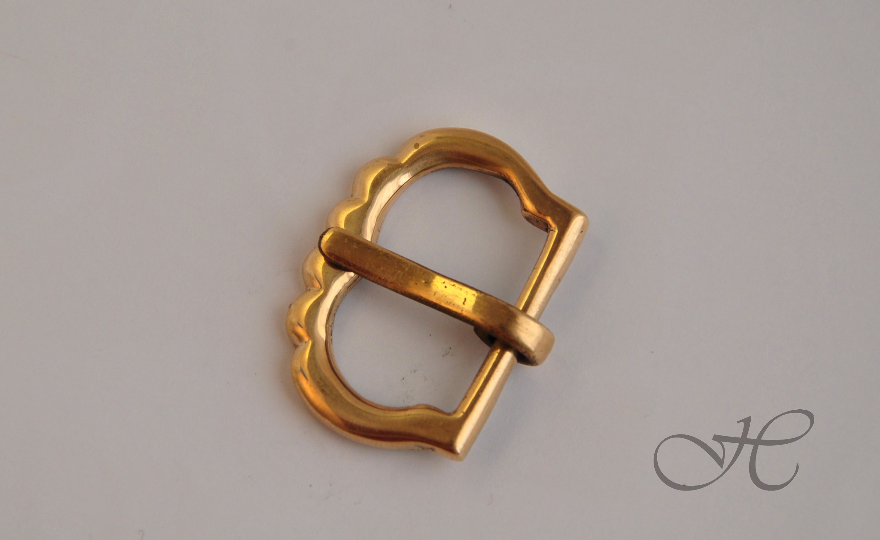 Boucle De Ceinture Style Gothique / Moyen-Âge - Bouclier Rond En étain - Finition Vieux Cuivre