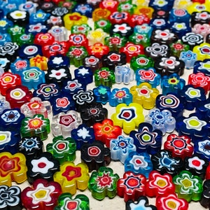 30 cabujones de cristal con forma de flor de millefiori