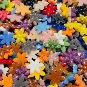 100 cabujones de flores de vidrio bañados en porcelana