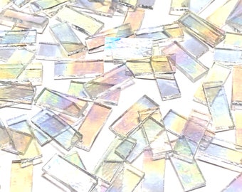Bordura in mosaico di vetro colorato iridescente trasparente