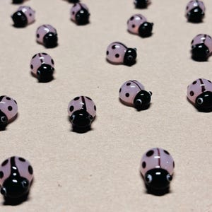Coccinelle rosa! Cabochon in vetro lavorato a lume Millefiori