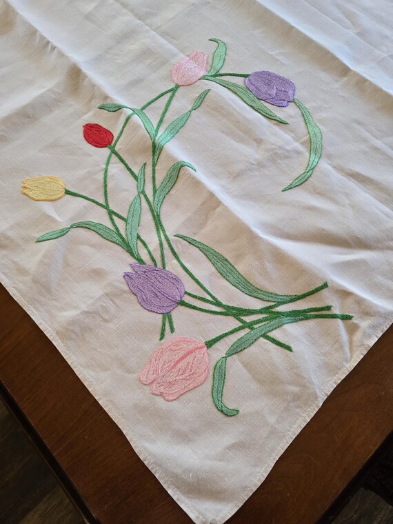 Simple Tulips 58x58 Embroidered Linen Tablecloth