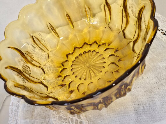 9-inch Salad Bowl ANCHOR HOCKING "Fairfield" Amber