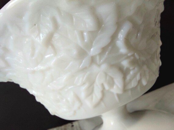 WESTMORELAND GLASS footed crimped bowl "Bramble"