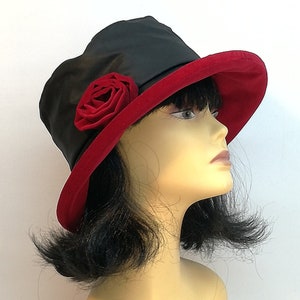 Velvet and wax waterproof rain hat in lots of colour options. Matching rose.