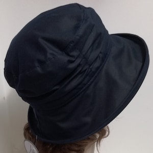 Black rain hat for women Lizzie is a ruched waterproof ladies wax cotton hat. image 5