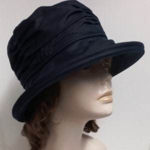 Black rain hat for women Lizzie is a ruched waterproof ladies wax cotton hat. image 4